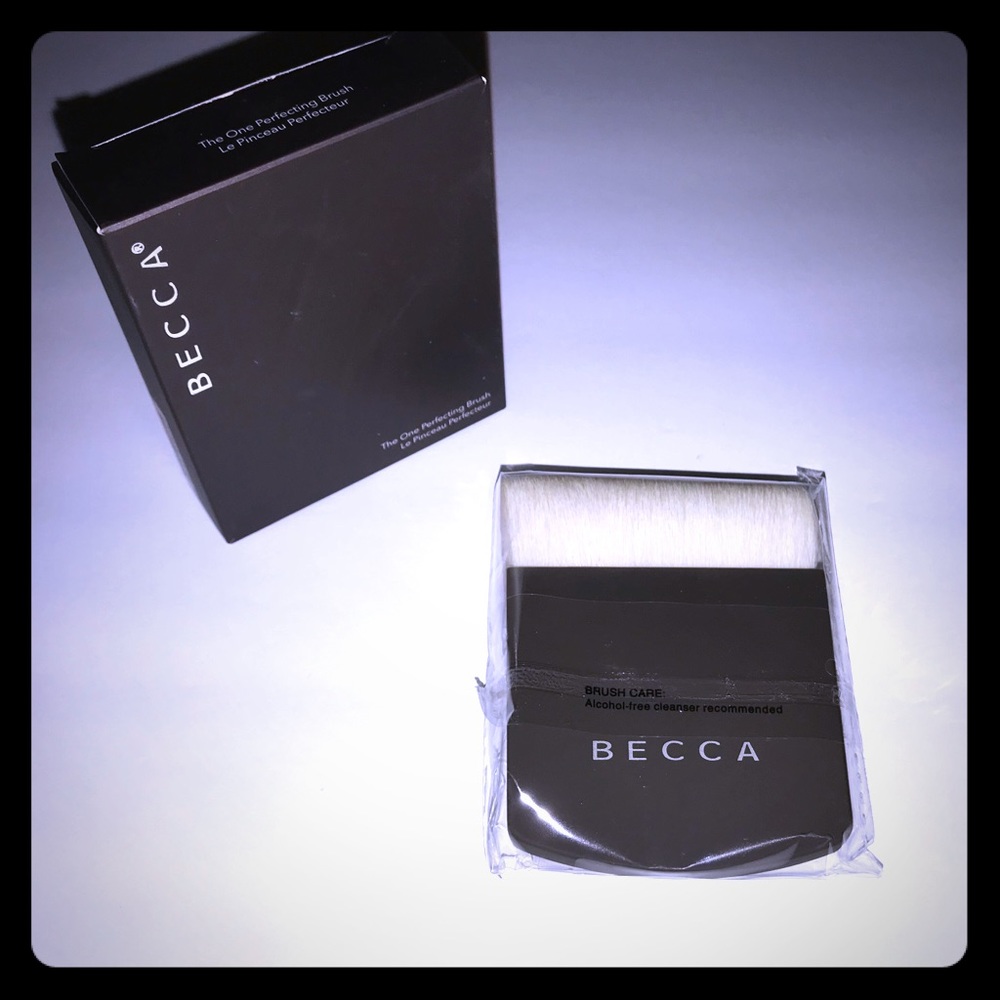 🌺SALE🌷 Becca brush